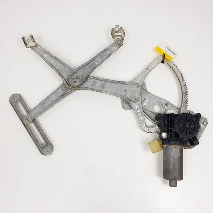 #1305433 ELEVALUNAS DELANTERO DERECHO