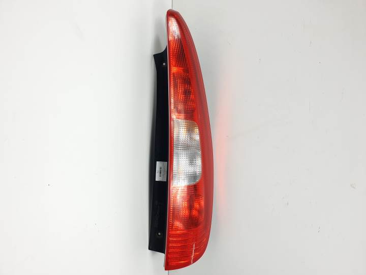 #1543567 PILOTO TRASERO DERECHO