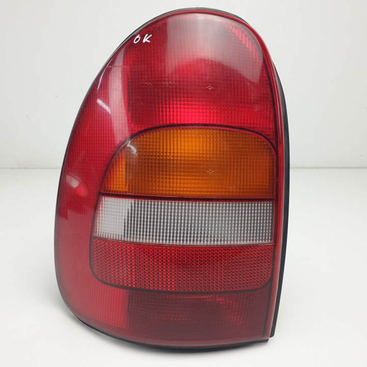 #1408995 PILOTO TRASERO IZQUIERDO