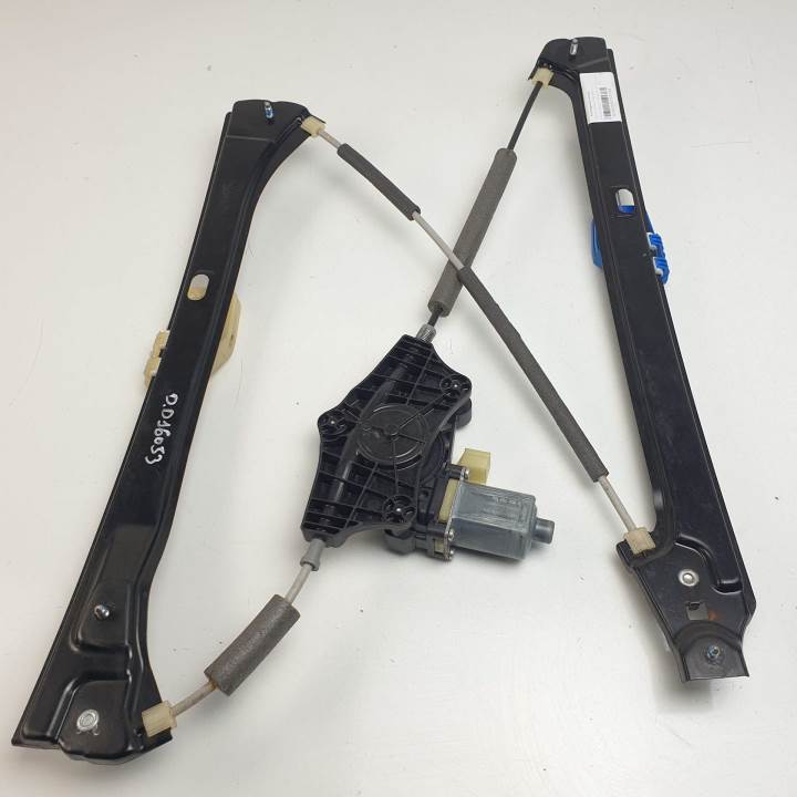 #1531305 ELEVALUNAS DELANTERO DERECHO