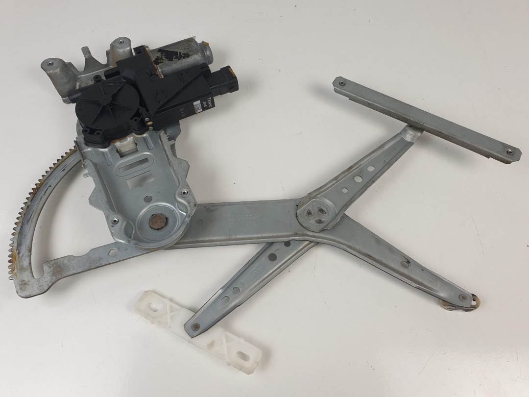 #1406116 ELEVALUNAS DELANTERO IZQUIERDO