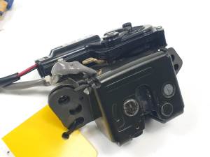 #3044124 CERRADURA MALETERO / PORTON