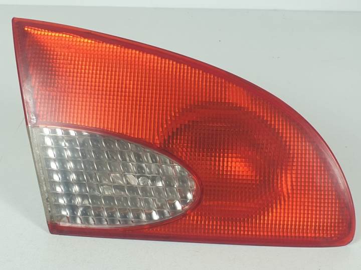 PILOTO TRASERO IZQUIERDO INTERIOR - TOYOTA - #902865