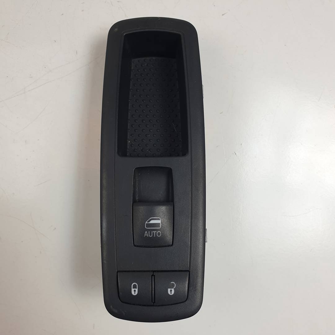 MANDO ELEVALUNAS DELANTERO DERECHO - 68228155AA - JEEP - CHEROKEE (KL)