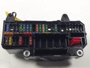 #1345157 CAJA RELES / FUSIBLES