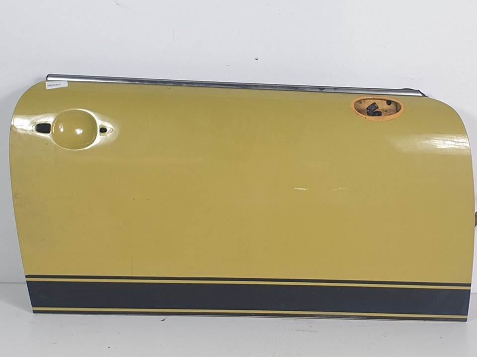 #821528 PUERTA DELANTERA DERECHA