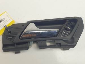 #1530600 MANETA INTERIOR DELANTERA IZQUIERDA