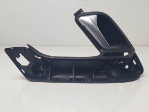 #1542590 MANETA INTERIOR DELANTERA IZQUIERDA