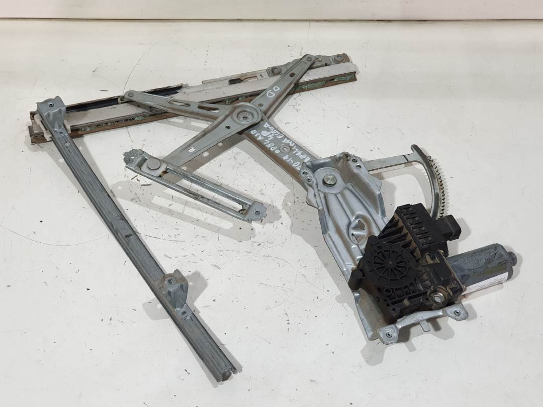 #115594 ELEVALUNAS DELANTERO DERECHO