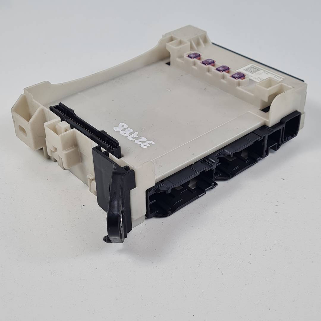 CAJA RELES / FUSIBLES - 8273048Z50A - LEXUS - RX Series (AL20)