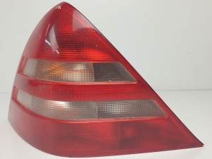 #1395744 PILOTO TRASERO IZQUIERDO