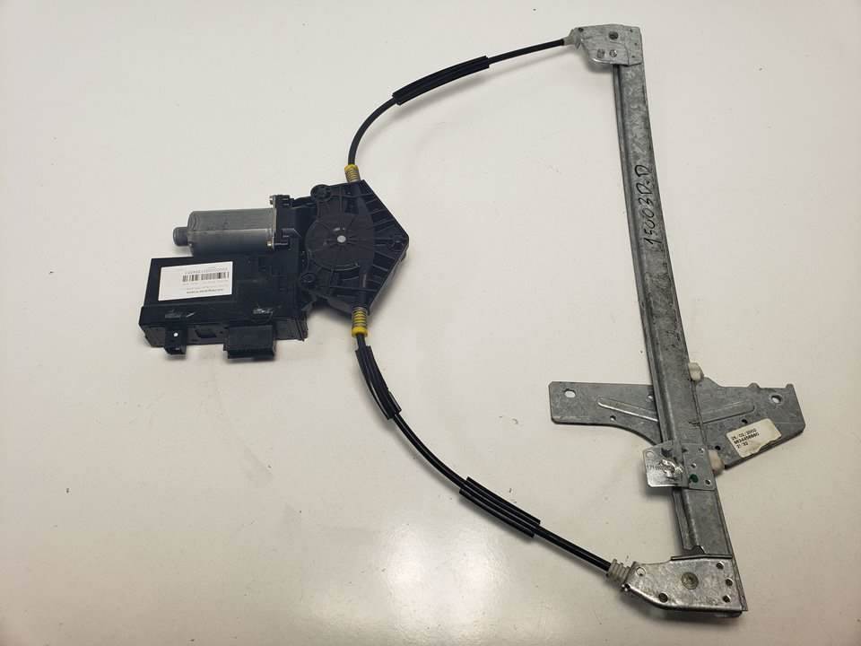 #1354551 ELEVALUNAS DELANTERO DERECHO