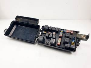 CAJA RELES / FUSIBLES - CHRYSLER - #991213