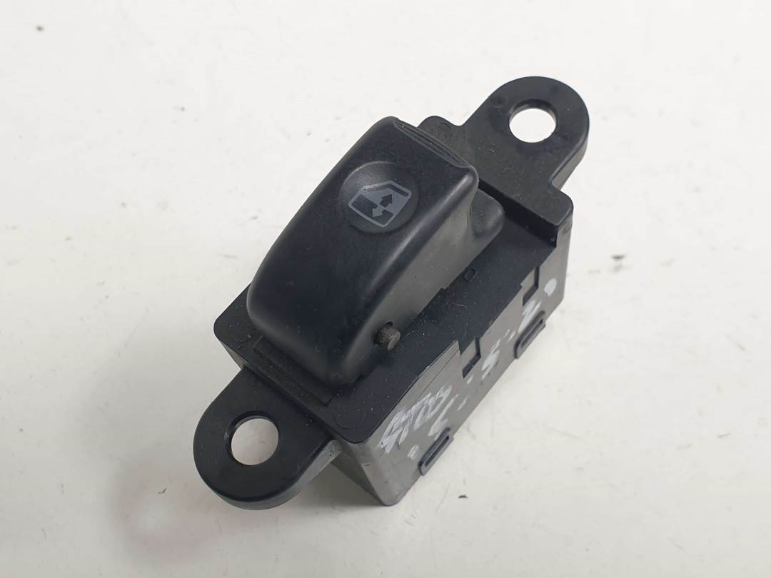 MANDO ELEVALUNAS DELANTERO DERECHO - 9358006000 - HYUNDAI - ATOS PRIME (MX)