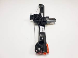 #1119519 ELEVALUNAS DELANTERO DERECHO