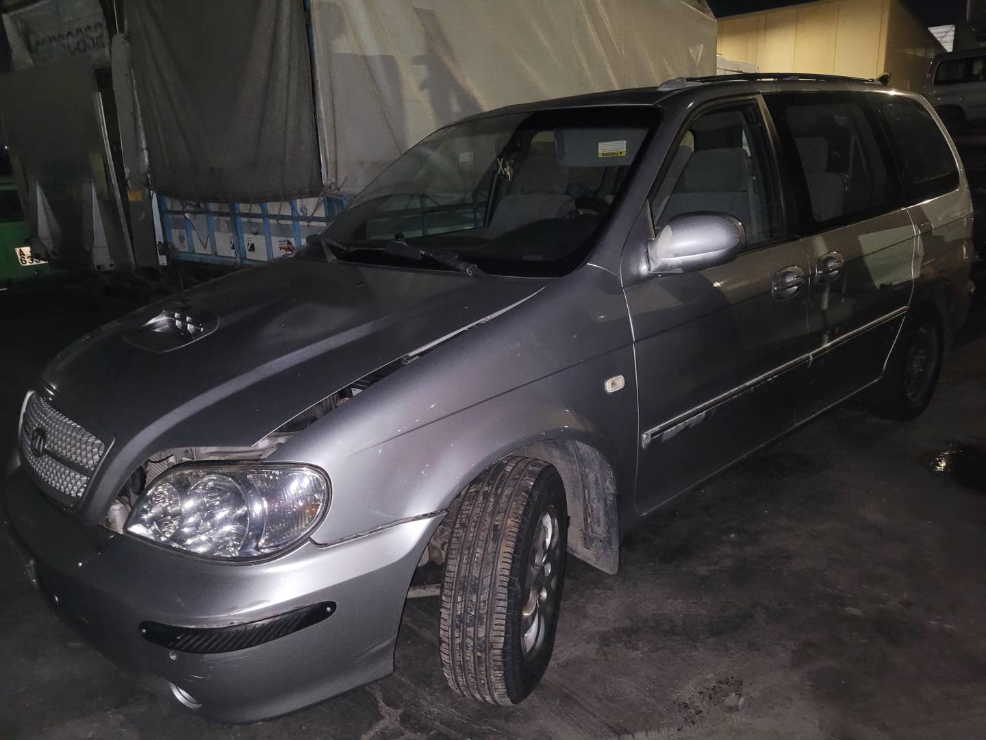 KIA CARNIVAL II (2001 - 2006)