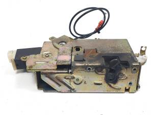 #3097684 CERRADURA PUERTA LATERAL DERECHA