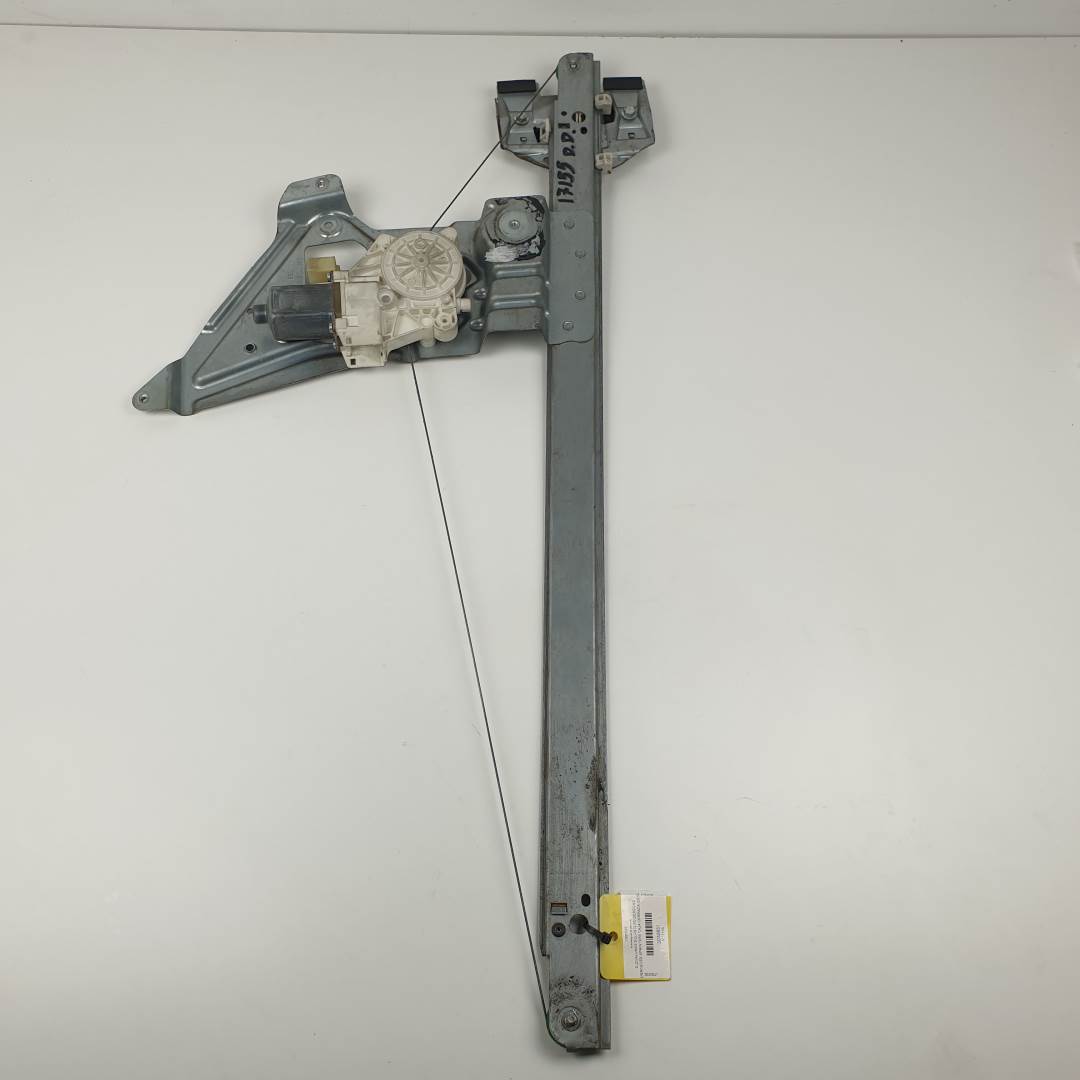 #3030851 ELEVALUNAS DELANTERO DERECHO