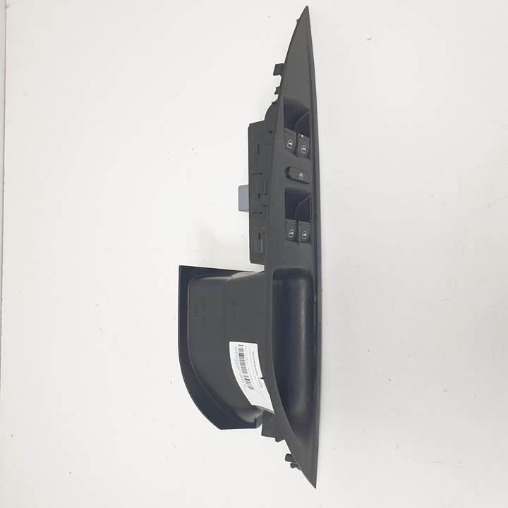 #1359319 MANDO ELEVALUNAS DELANTERO IZQUIERDO