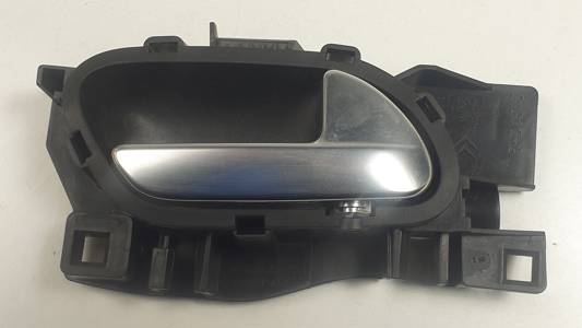 #3218671 MANETA INTERIOR DELANTERA DERECHA