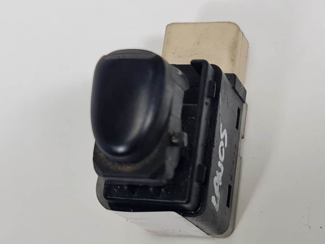 MANDO ELEVALUNAS DELANTERO IZQUIERDO - DAEWOO - LANOS