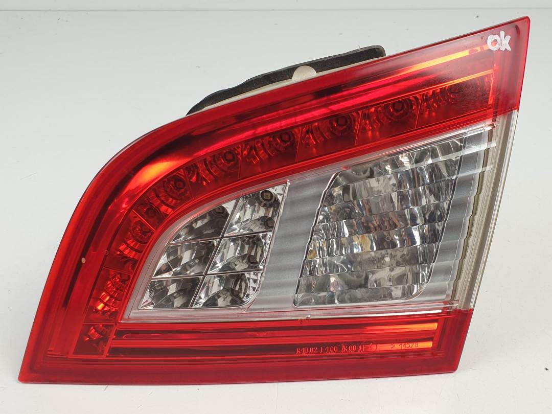 #1398398 PILOTO TRASERO DERECHO INTERIOR