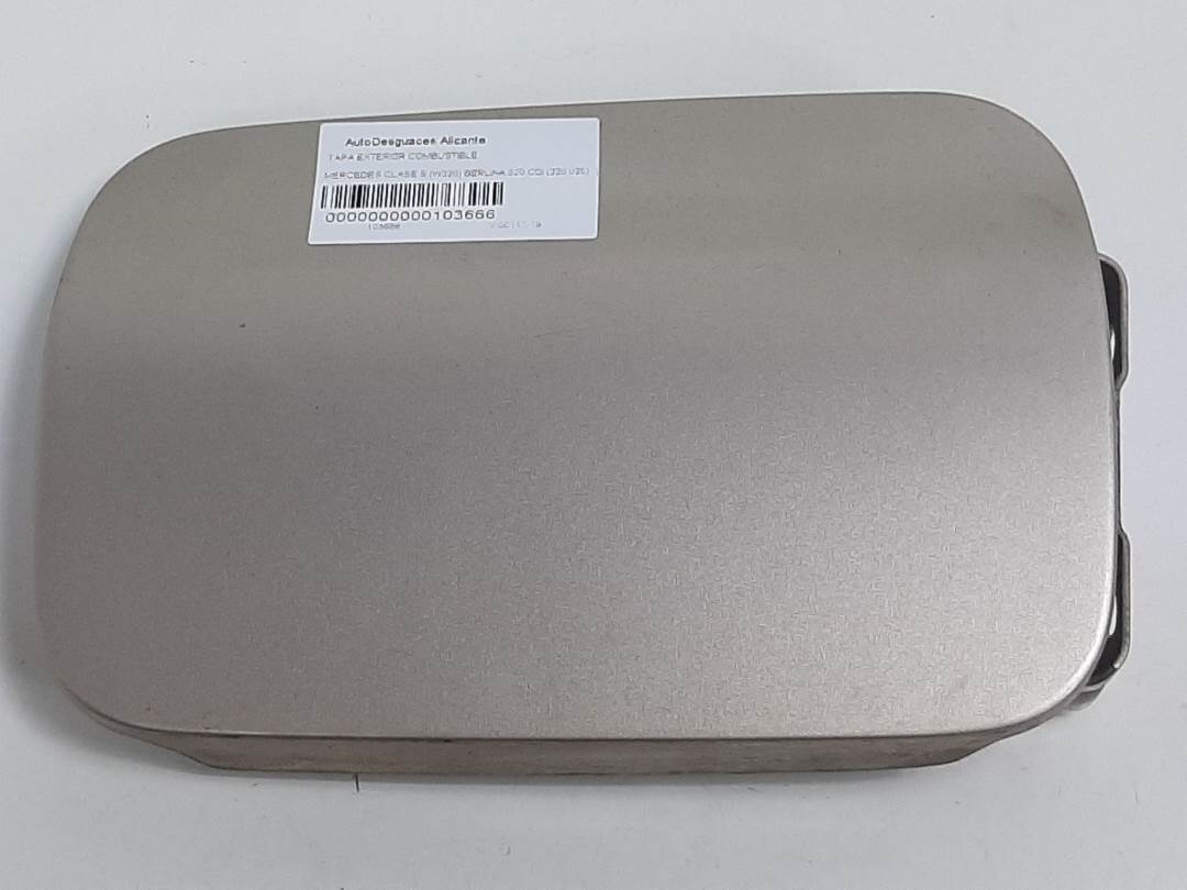 TAPA EXTERIOR COMBUSTIBLE - MERCEDES - #103666