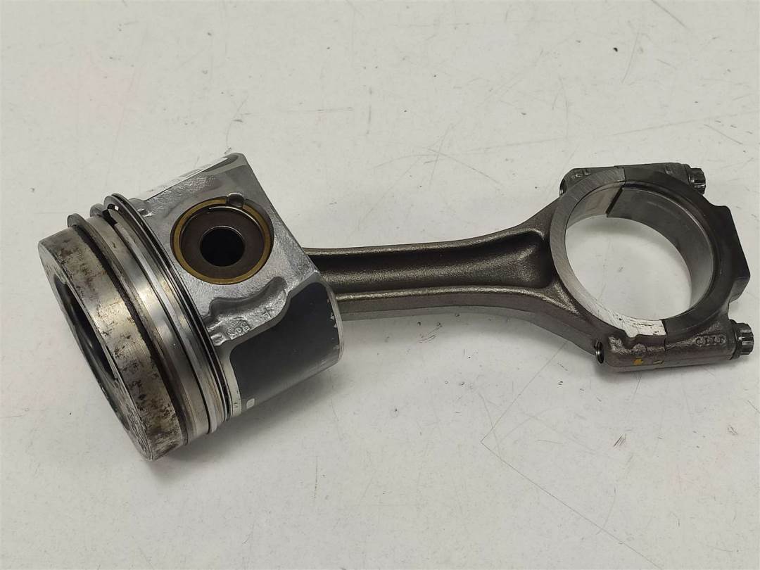 PISTON - AUDI - A6 AVANT (4B5)