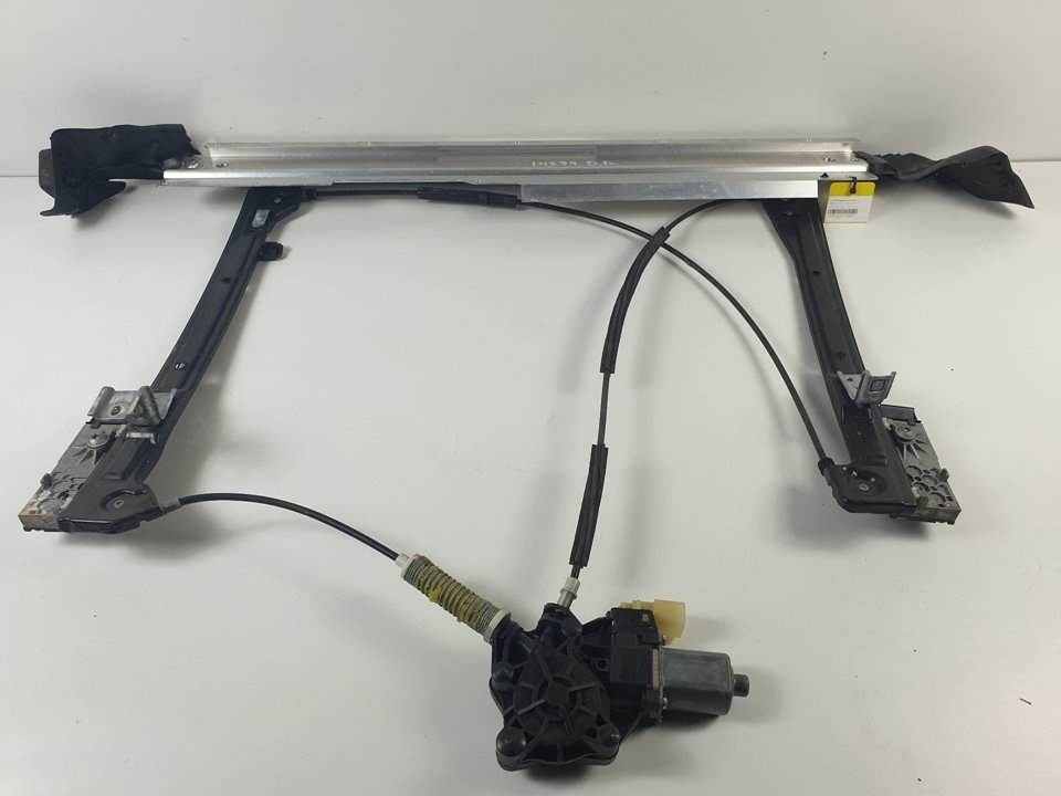 #1258501 ELEVALUNAS DELANTERO DERECHO