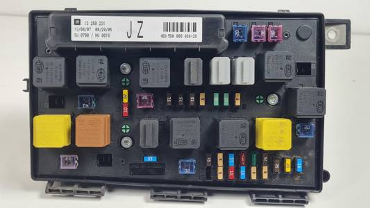 #1197665 CAJA RELES / FUSIBLES