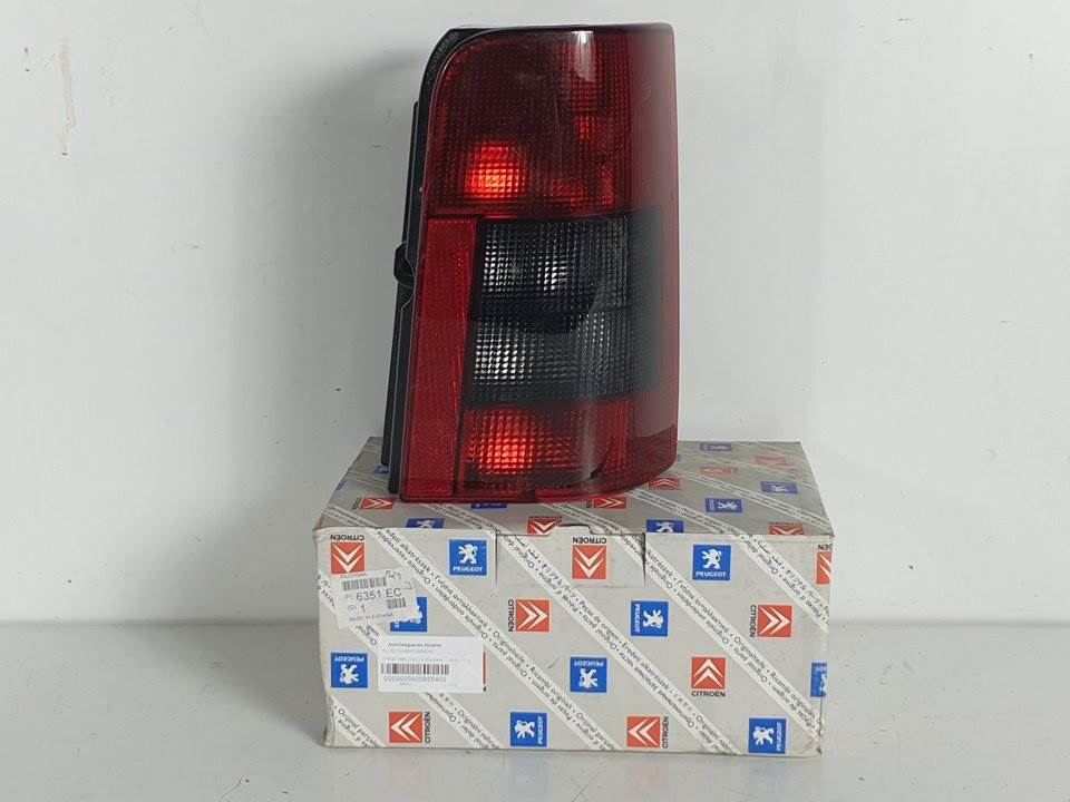 #855400 PILOTO TRASERO DERECHO