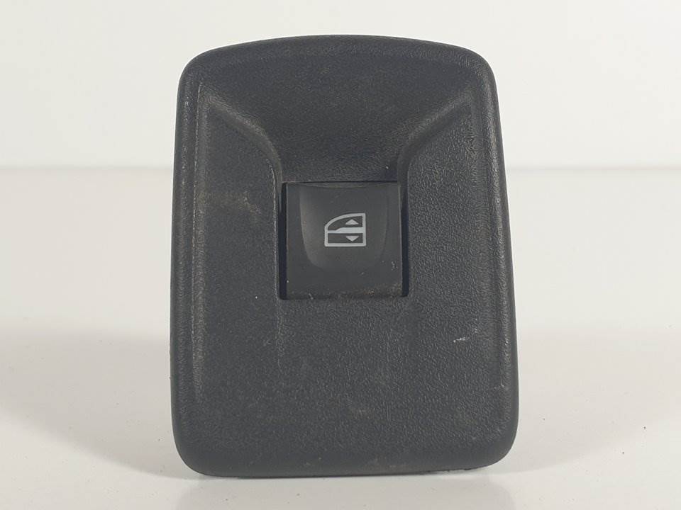 MANDO ELEVALUNAS DELANTERO DERECHO - DACIA - SANDERO