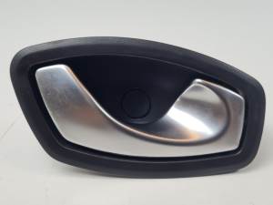 #1361353 MANETA INTERIOR DELANTERA DERECHA