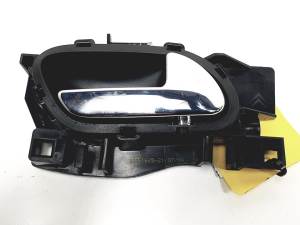 #1039682 MANETA INTERIOR TRASERA DERECHA