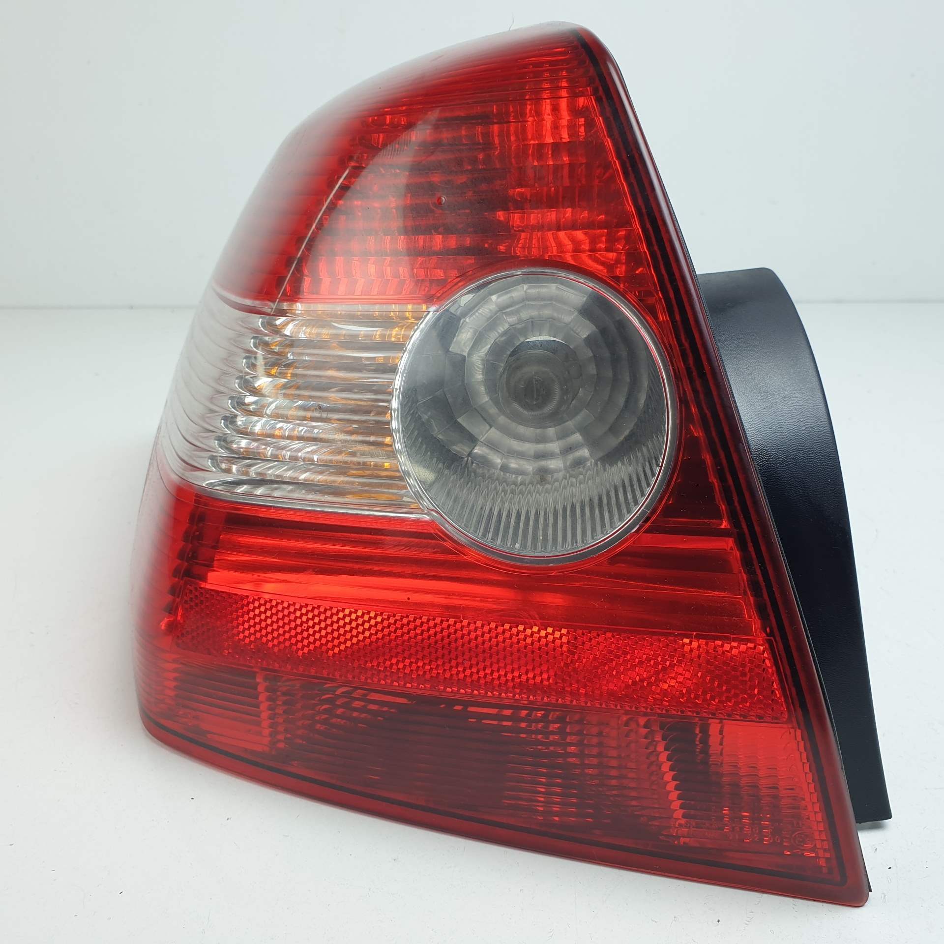 #1533228 PILOTO TRASERO IZQUIERDO