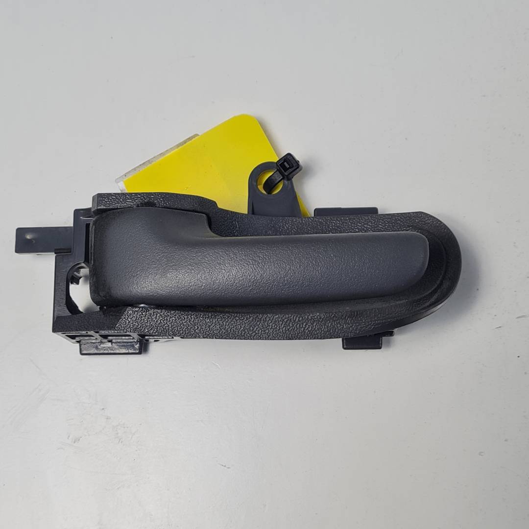 #3336775 MANETA INTERIOR DELANTERA IZQUIERDA