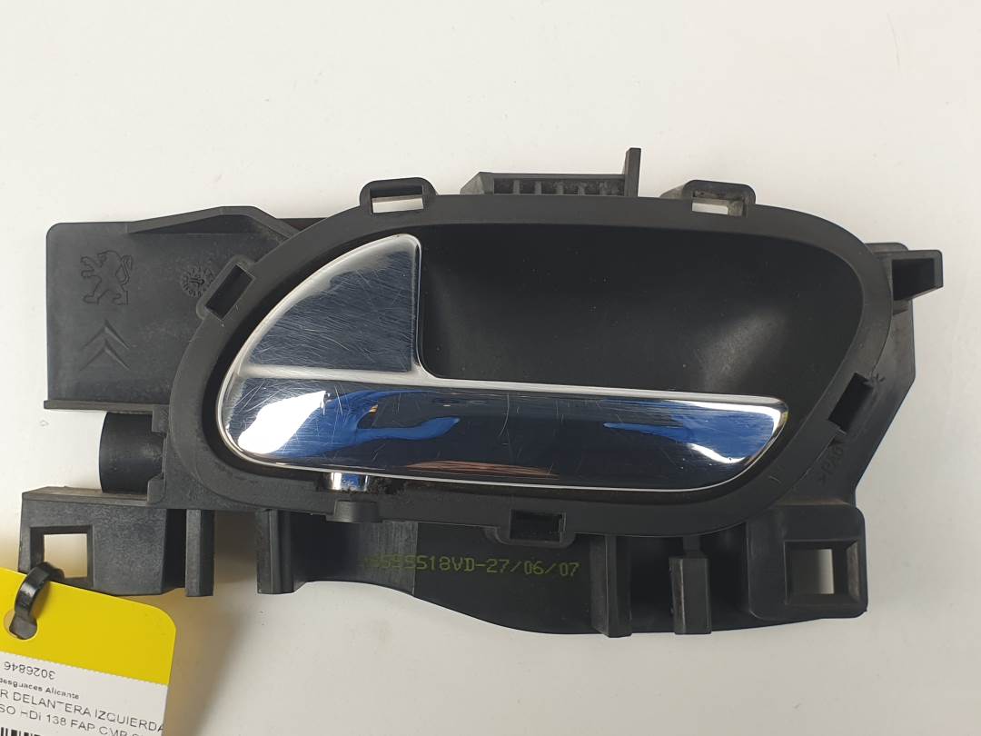 #3026846 MANETA INTERIOR DELANTERA IZQUIERDA