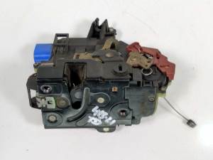 CERRADURA PUERTA TRASERA DERECHA - VOLKSWAGEN - #318552