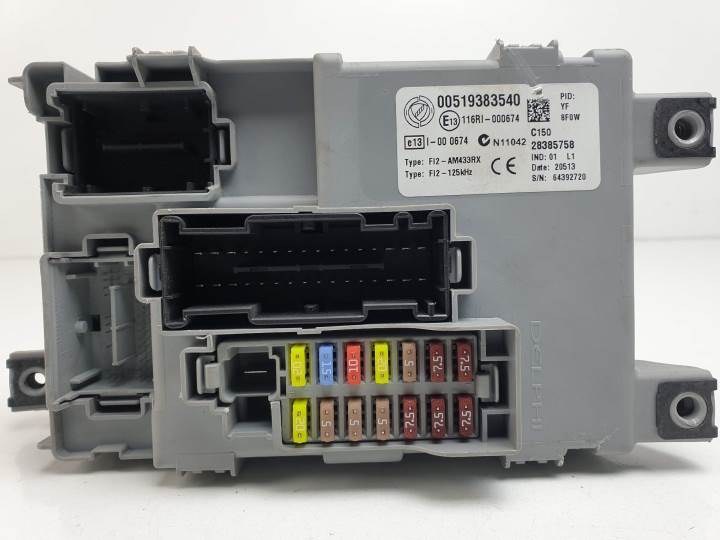 #1534979 CAJA RELES / FUSIBLES