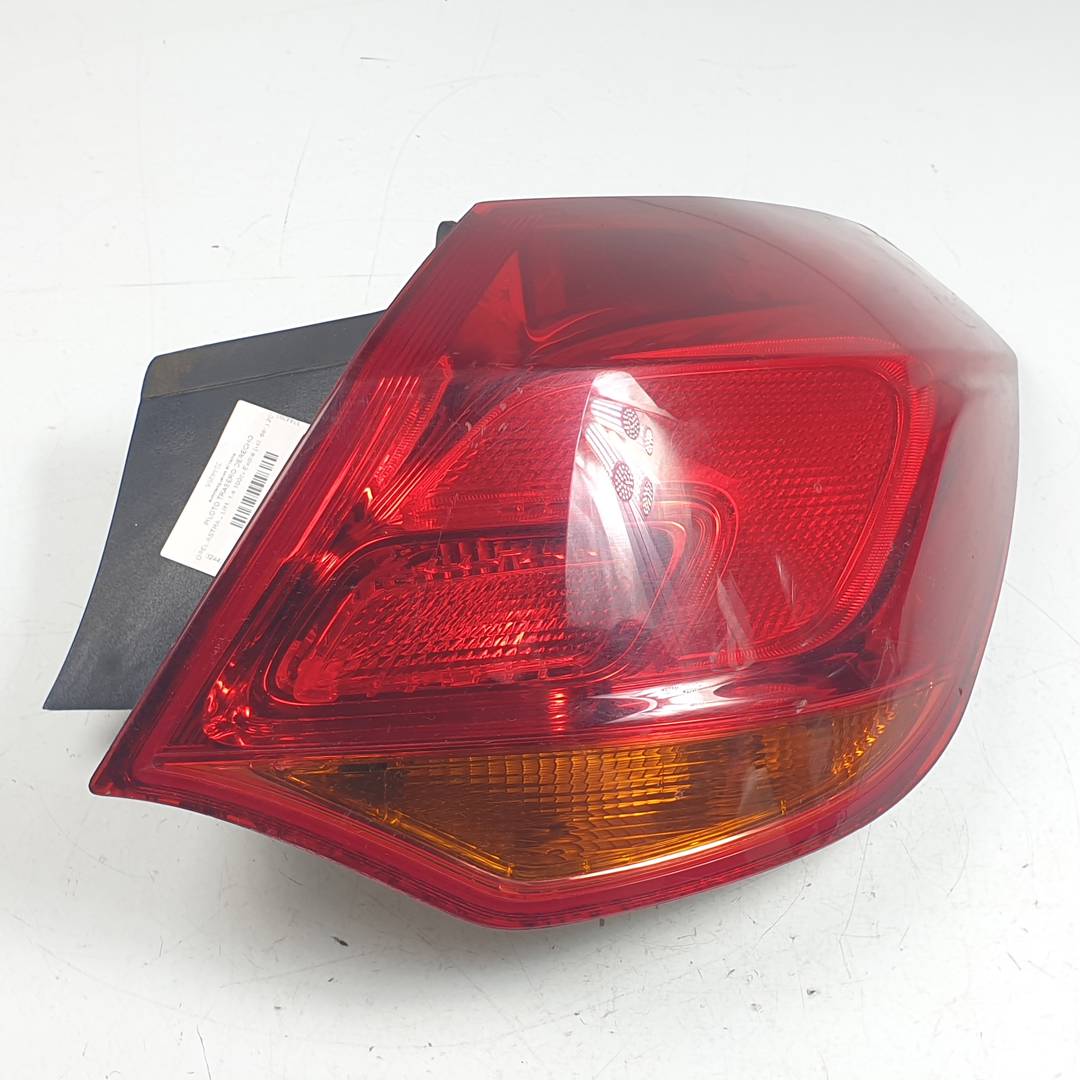 PILOTO TRASERO DERECHO - OPEL - ASTRA J LIM.