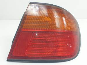 #821847 PILOTO TRASERO DERECHO