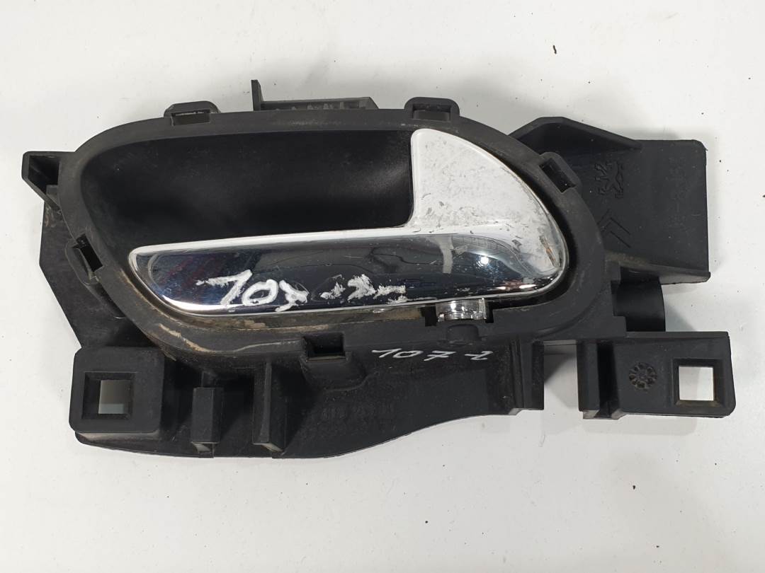 #179060 MANETA INTERIOR DELANTERA DERECHA