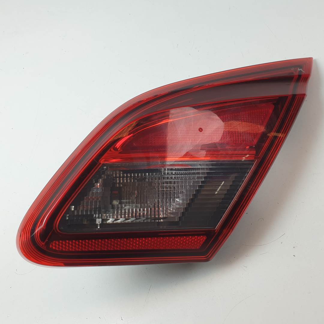 #3102337 PILOTO TRASERO DERECHO INTERIOR