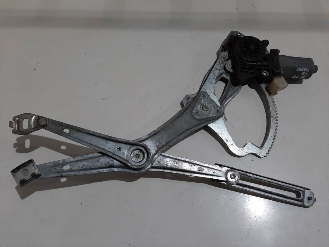 #92704 ELEVALUNAS DELANTERO DERECHO