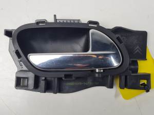 #3101292 MANETA INTERIOR DELANTERA DERECHA