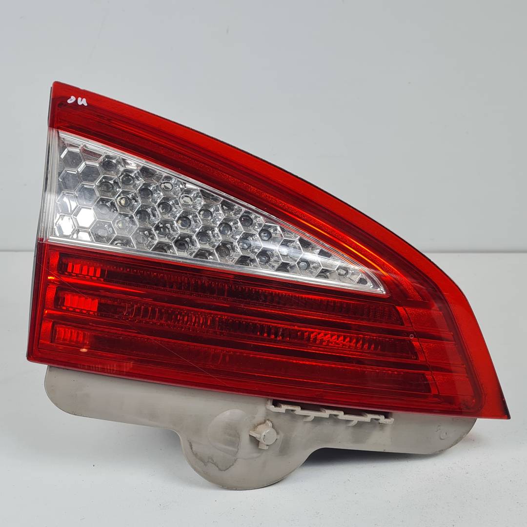 PILOTO TRASERO IZQUIERDO INTERIOR - 7S7113A603B - FORD - MONDEO SPORTBREAK (CA2)