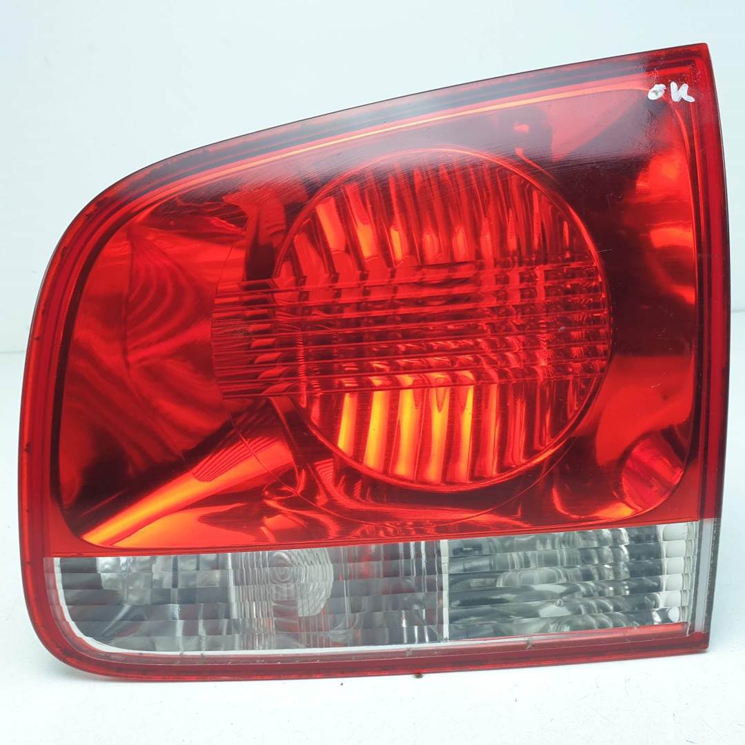 #1536334 PILOTO TRASERO DERECHO INTERIOR