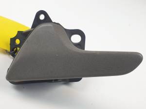 #3052002 MANETA INTERIOR DELANTERA IZQUIERDA