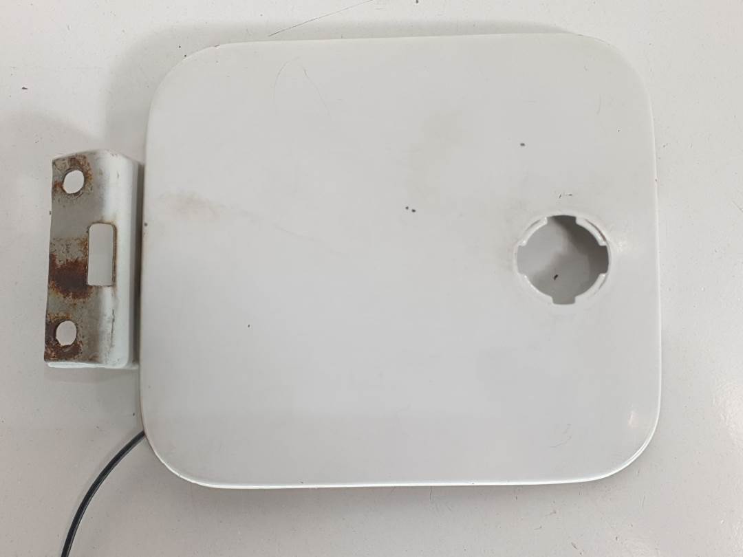 TAPA EXTERIOR COMBUSTIBLE - SUZUKI - SWIFT SF BERLINA (EA)