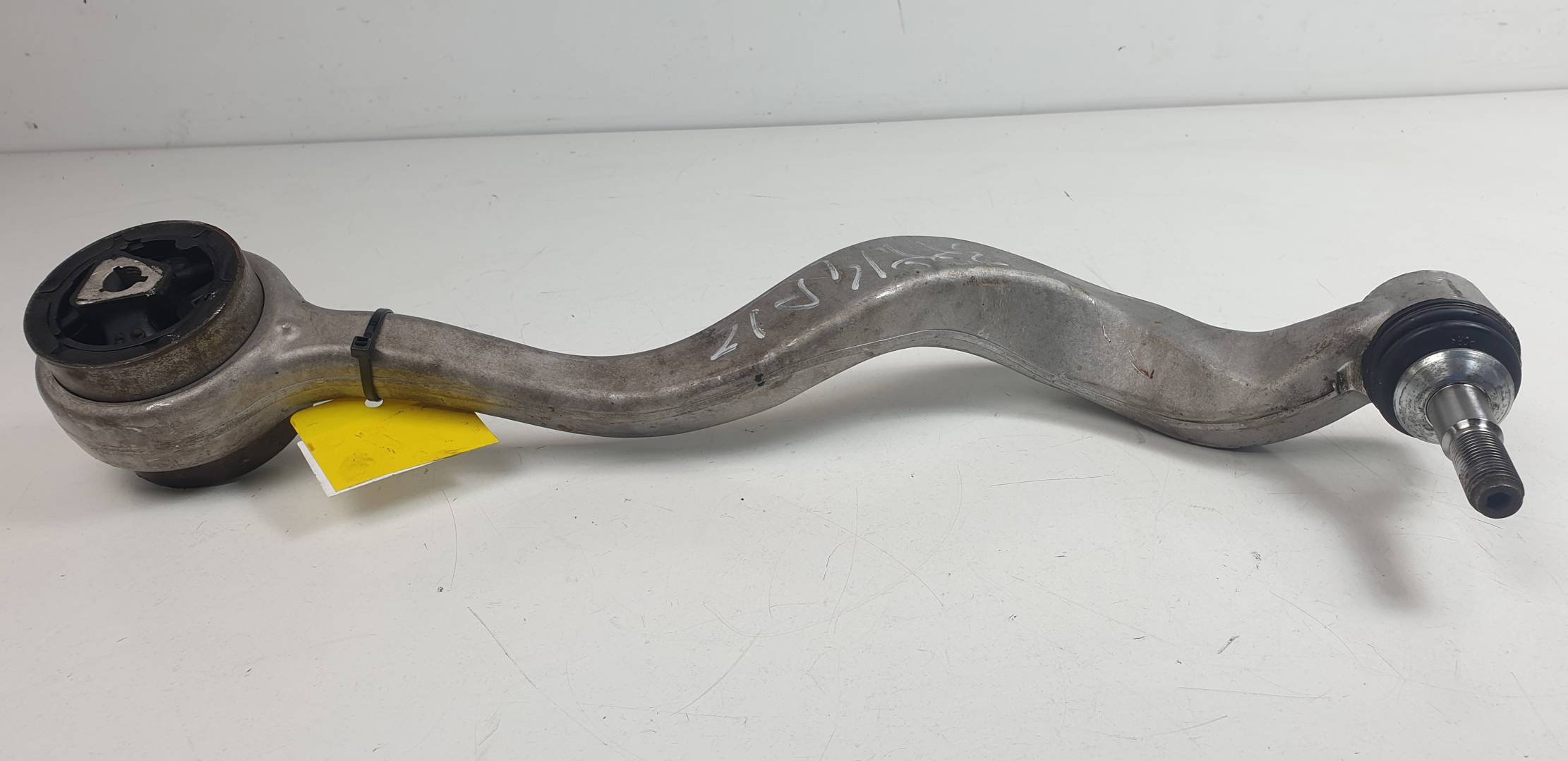 #3310097 BRAZO SUSPENSION INFERIOR DELANTERO IZQUIERDO